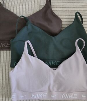 Nike Women's Indy Light-Support Padded Sports Bras (3) / size Small